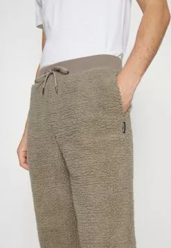 YOURTURN Pantalon de survêtement En Remise trouser Normale all 11 YOURTURN Pantalon de survêtement En Remise trouser Normale all -Tenue Fine 008465be2dc64d219f8e00f4fa07ebe9