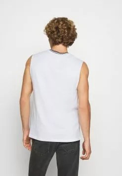 YOURTURN UNISEX - Débardeur Prix Sacrifiés t shirt Col rond all 11 YOURTURN UNISEX - Débardeur Prix Sacrifiés t shirt Col rond all -Tenue Fine 03f16ed29fb64c4cb833246ffab3b8d7