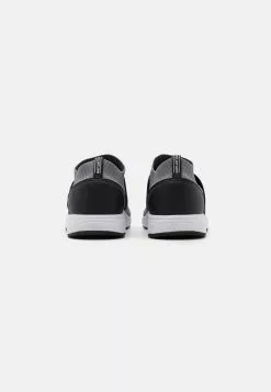 YOURTURN Prix Favorable UNISEX - Baskets basses low shoe Rond all -Tenue Fine 0868a836b67649a7979db5b6c6d6f91d