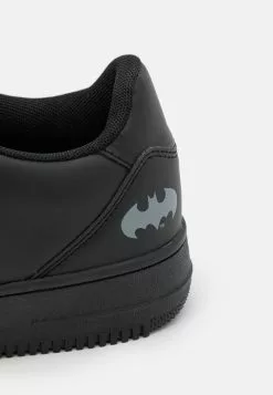 Prix Équitable YOURTURN BATMAN UNISEX - Baskets basses sneaker Rond all 14 Prix Équitable YOURTURN BATMAN UNISEX - Baskets basses sneaker Rond all -Tenue Fine 10ff1bd7f6f24a339b85410b0f9ed5b8