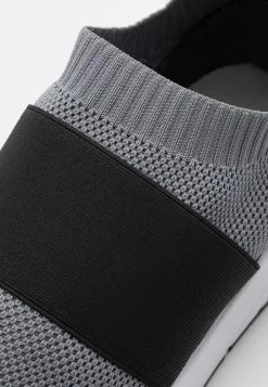 YOURTURN Prix Favorable UNISEX - Baskets basses low shoe Rond all -Tenue Fine 33549b4e0dfd410c818bc868647de38b