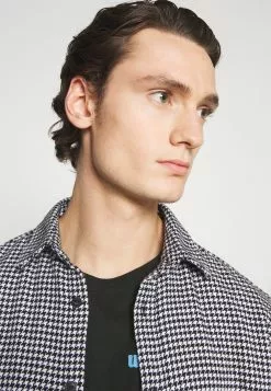 YOURTURN T-shirt imprimé Prix Jamais Vus t shirt Col rond all 12 YOURTURN T-shirt imprimé Prix Jamais Vus t shirt Col rond all -Tenue Fine 5b92c18db0e84b1582a3cfb12fae86c9