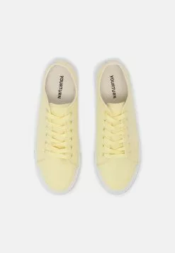 YOURTURN UNISEX - Baskets basses - yellow Prix Préférentiel sneaker Rond all -Tenue Fine 8c4b2bdd7ce24faeb2959be11a48682b