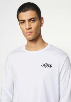 YOURTURN T-shirt à manches longues Prix De Rêve t shirt Col rond women 11 YOURTURN T-shirt à manches longues Prix De Rêve t shirt Col rond women -Tenue Fine a45e52ac25ef4600a4112efb4ff78283