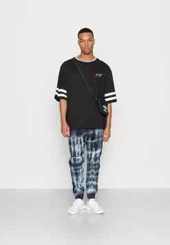 YOURTURN Soldes En Ligne BIG OLD SCHOOL - T-shirt imprimé t shirt Col rond all -Tenue Fine ad97c9e718164e1fb5c41d88353613fd