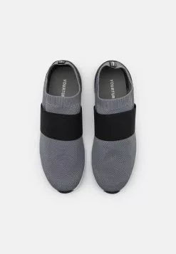 YOURTURN Prix Favorable UNISEX - Baskets basses low shoe Rond all -Tenue Fine bf656c82e22b49cca0fc8bb12b38301d