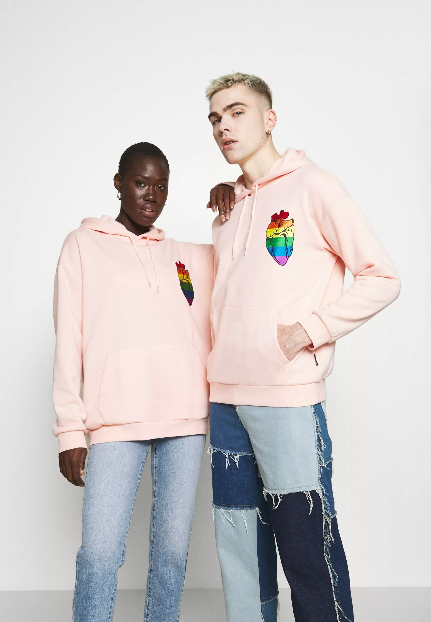 YOURTURN Meilleur Prix Garanti RAINBOW HEART HOODIE PRIDE UNISEX - Sweat à capuche pullover Capuche all 3 YOURTURN Meilleur Prix Garanti RAINBOW HEART HOODIE PRIDE UNISEX - Sweat à capuche pullover Capuche all