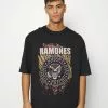 YOURTURN RAMONES TEE UNISEX - T-shirt imprimé Soldes t shirt Col rond all -Tenue Fine c2f0a584c9f5410ea0972d4c3eabbae9