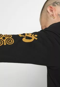 Qualité Fiable YOURTURN UNISEX - T-shirt à manches longues t shirt Col rond all 14 Qualité Fiable YOURTURN UNISEX - T-shirt à manches longues t shirt Col rond all -Tenue Fine ceb6052fd8f54e54a0bb178b4a8d0195