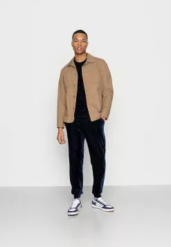 Tenue Fine -Tenue Fine d5779e2ed7664ec298941e5da4156ca9