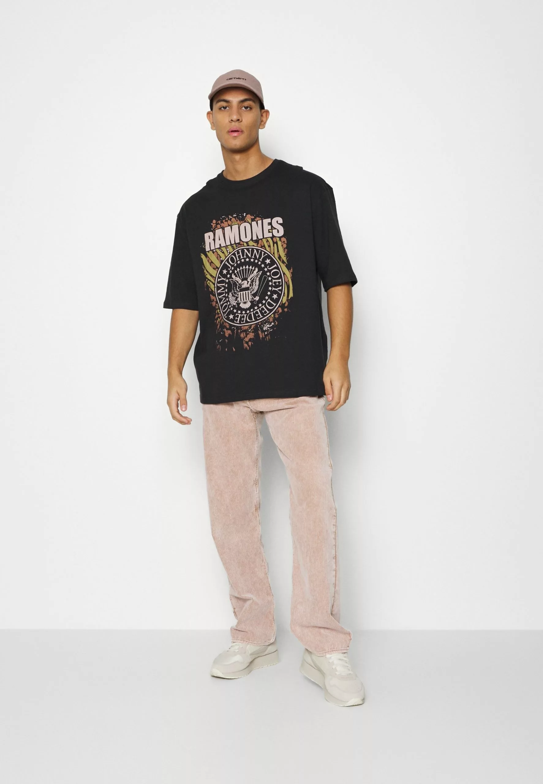 YOURTURN RAMONES TEE UNISEX - T-shirt imprimé Soldes t shirt Col rond all 4 YOURTURN RAMONES TEE UNISEX - T-shirt imprimé Soldes t shirt Col rond all – Image 2