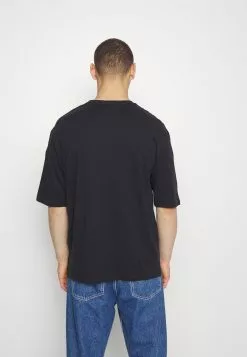 YOURTURN Meilleur Prix Garanti UNISEX ICE CUBE TEE - T-shirt imprimé t shirt Col rond all 10 YOURTURN Meilleur Prix Garanti UNISEX ICE CUBE TEE - T-shirt imprimé t shirt Col rond all -Tenue Fine ecb21384ad064b1b94680a8720b298a3