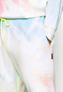 YOURTURN Prix Usine UNISEX SET - Sweat à capuche combination clothing Capuche all -Tenue Fine f2f6944d285a4fd1a40d72391190e30a